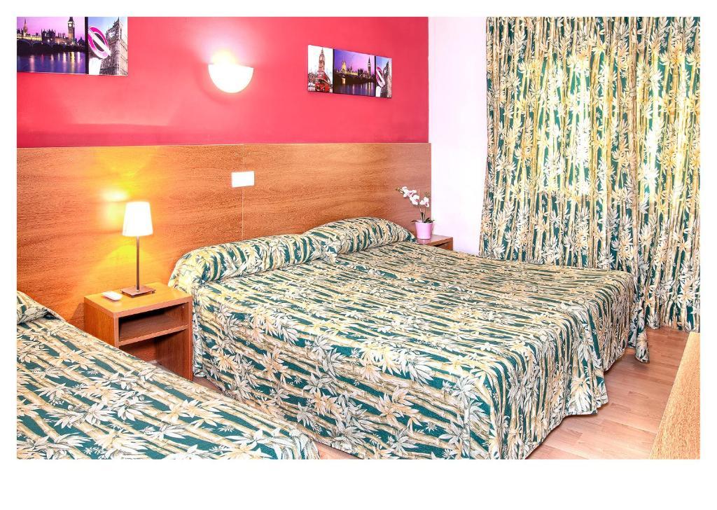 Hostal Y Apartamento Moli De Mar Lloret de Mar Room photo